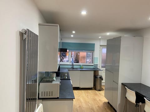 Corporate Large Modern 4 to 5 Bedroom House House in East Hertfordshire District