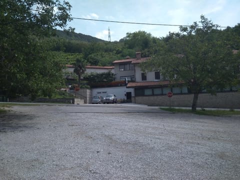 Property building, Neighbourhood