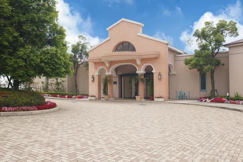 Property building, Facade/entrance, Day