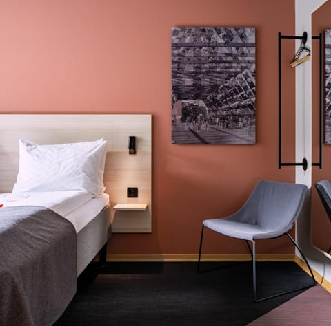 Bed, Seating area, Bedroom