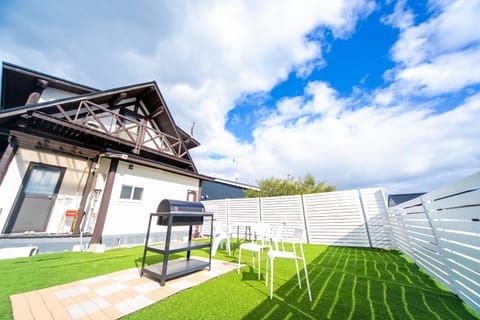 Property building, BBQ facilities, Balcony/Terrace, Balcony/Terrace