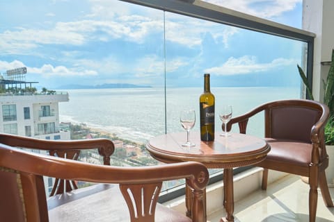 Day, View (from property/room), Balcony/Terrace, Seating area, Sea view