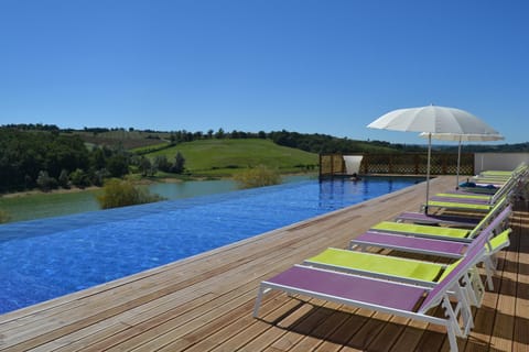Fishing, Minigolf, Tennis court, Hiking, Cycling, Swimming pool