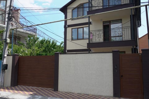 Property building, Neighbourhood