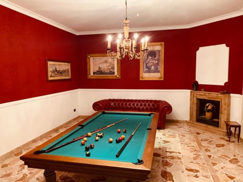 Billiard, Living room