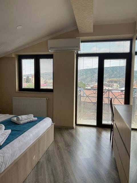 Bed, Natural landscape, View (from property/room), Balcony/Terrace, Photo of the whole room, Bedroom, Mountain view, towels