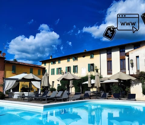 Pool view, Swimming pool, sunbed