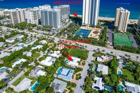 Across from Beach- 3 Master Suites, Heated Pool & Spa, Tanning Ledge, Golden Tee - by Maven Vacation Rentals House in Riviera Beach