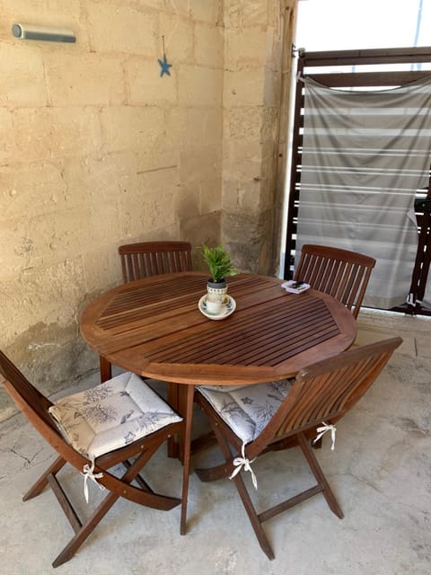 Patio, Dining area
