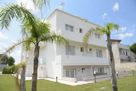 Property building, Garden, Garden view, Garden view