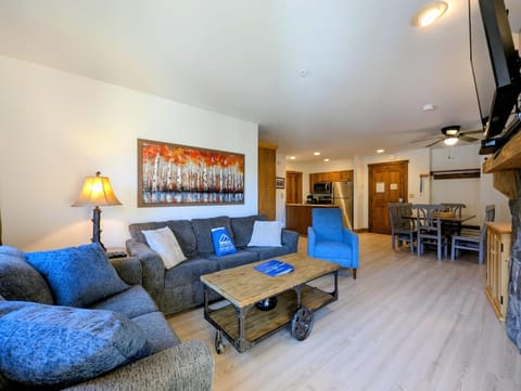 Kitchen or kitchenette, Living room, Seating area, Dining area, Autumn, furniture