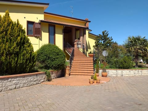 Facade/entrance