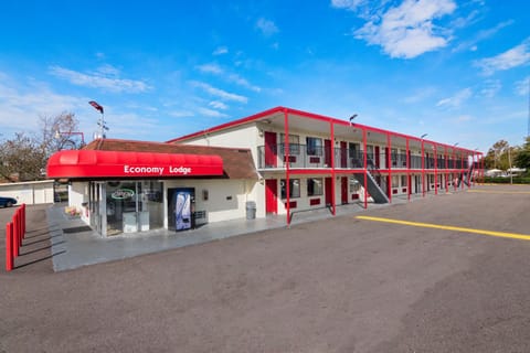 Economy Lodge Portsmouth Motel in Portsmouth