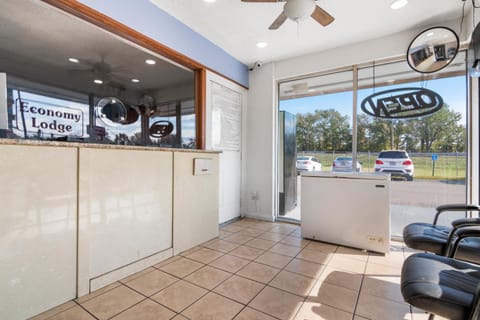 Economy Lodge Portsmouth Motel in Portsmouth