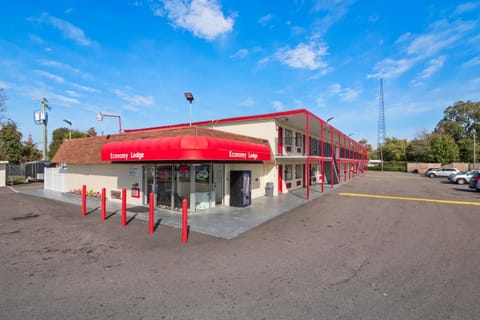 Economy Lodge Portsmouth Motel in Portsmouth