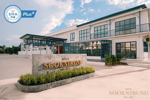 Property building, Facade/entrance, Property logo or sign, Logo/Certificate/Sign, Street view, Location, Certificate/Award