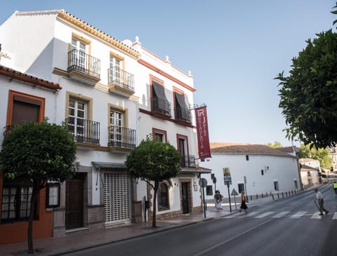Property building, Neighbourhood, City view, Street view