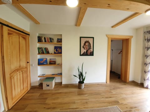 Library, Living room, Seating area