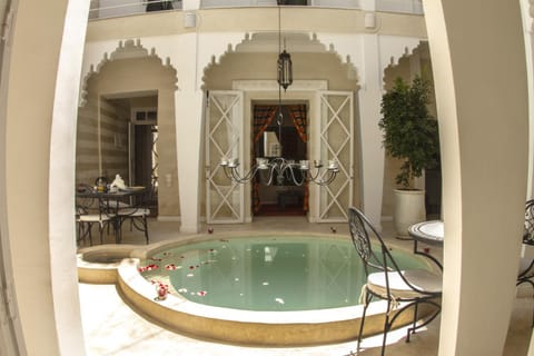 Library, Dining area, Swimming pool