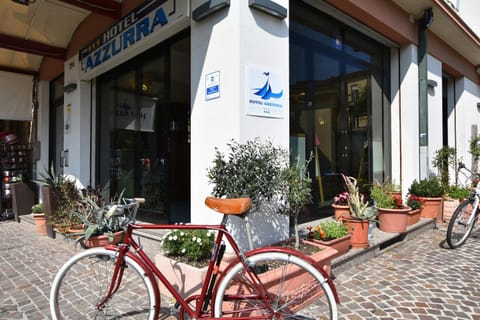 Facade/entrance, Property logo or sign, Cycling