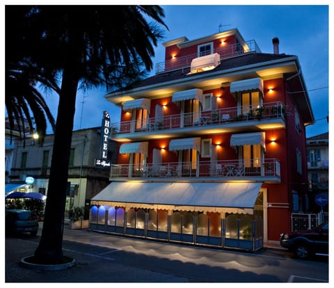 Facade/entrance, Neighbourhood, Summer, On site, Street view, Sunset