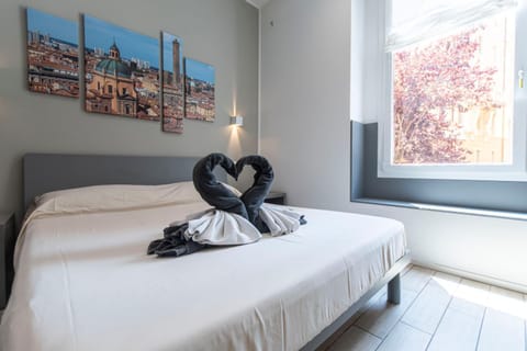 Bed, View (from property/room), Photo of the whole room, Bedroom, Quiet street view, towels