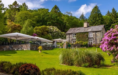 Property building, Natural landscape, Summer, Balcony/Terrace