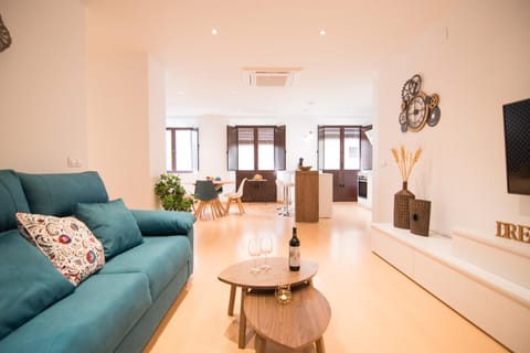 Living room, Lounge or bar, Seating area, Dining area