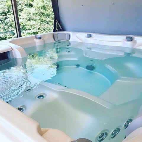 Hot Tub, Hot Tub