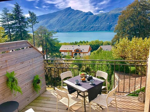 Patio, Balcony/Terrace, Lake view, Mountain view