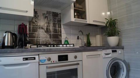 Kitchen or kitchenette, Communal kitchen