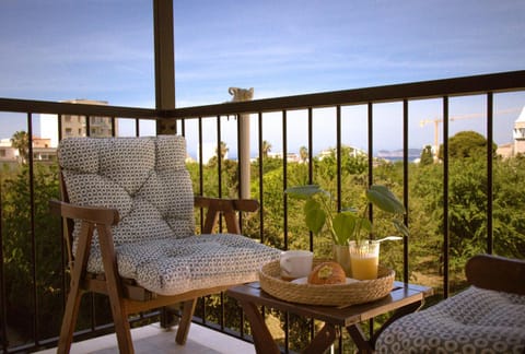 View (from property/room), Balcony/Terrace, Balcony/Terrace, City view, Garden view, Garden view, River view, Sea view, Sea view, Breakfast, Quiet street view