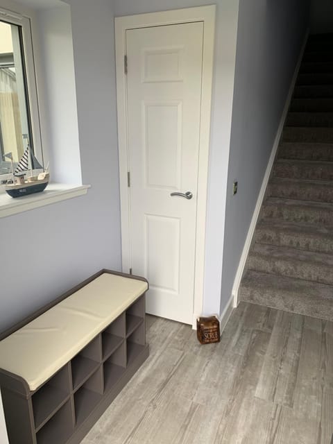 Seating area, Area and facilities