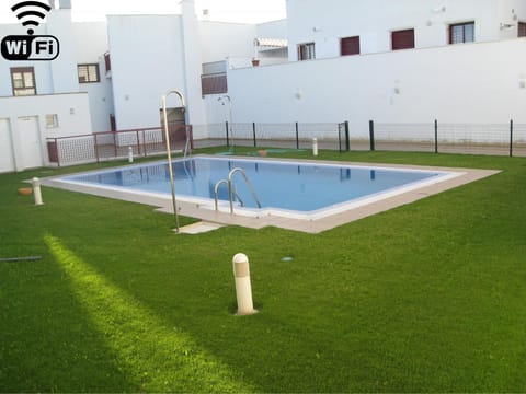 Toilet, Day, Garden, Swimming pool