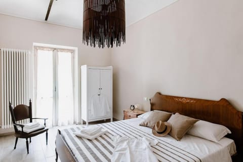 Photo of the whole room, Seating area, Bedroom