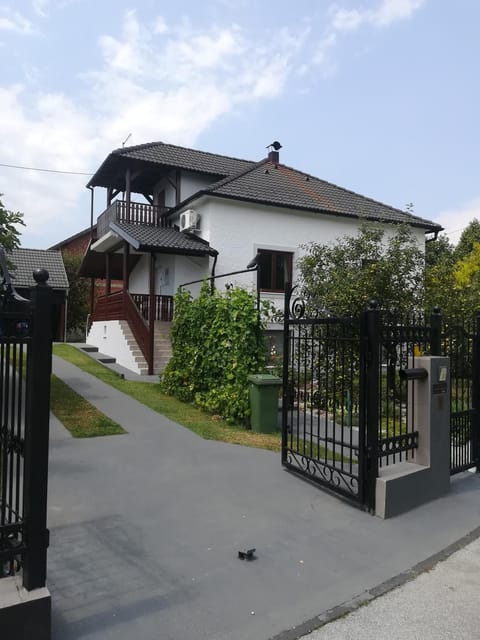 Property building, Neighbourhood