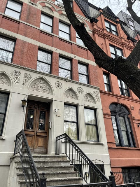 Property building, Patio, Facade/entrance, Day, Neighbourhood, Parking