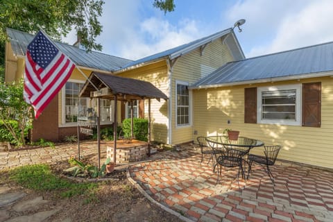 The Retreat at Cottonseed Falls House in San Marcos