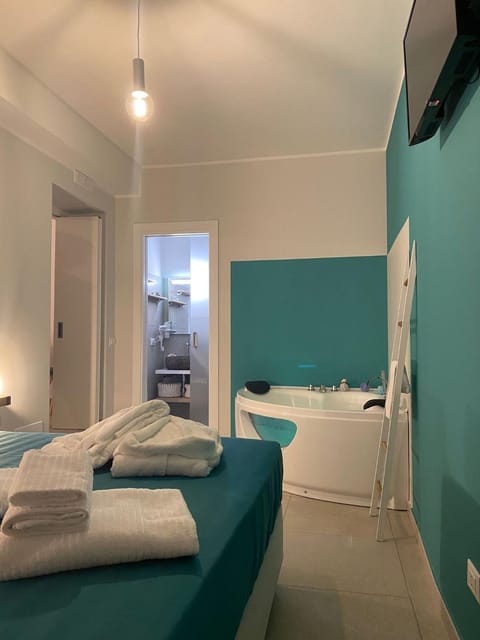 Bedroom, Bath