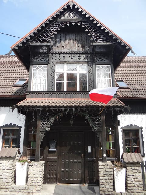 Property building, Facade/entrance, Day