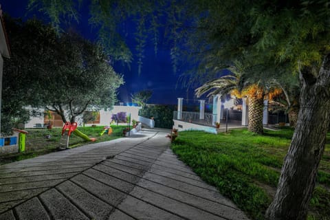Property building, Facade/entrance, Garden