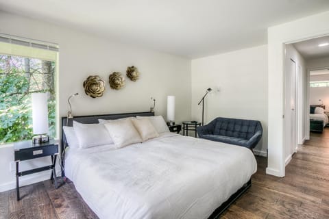 Bed, Photo of the whole room