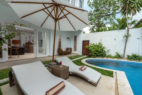 Swimming pool, sunbed