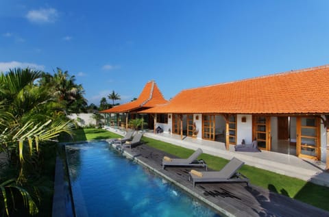 Day, Swimming pool, Swimming pool