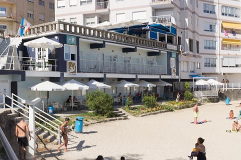 Restaurant/places to eat, Facade/entrance