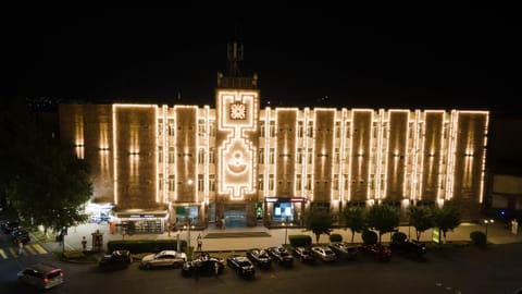 Property building, Night, City view, Location, Parking