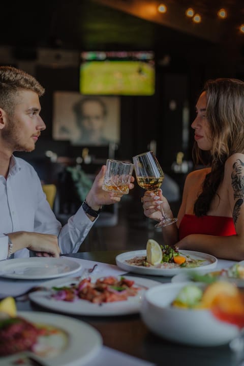 Restaurant/places to eat, Food and drinks, Food, Lunch, Dinner, Drinks