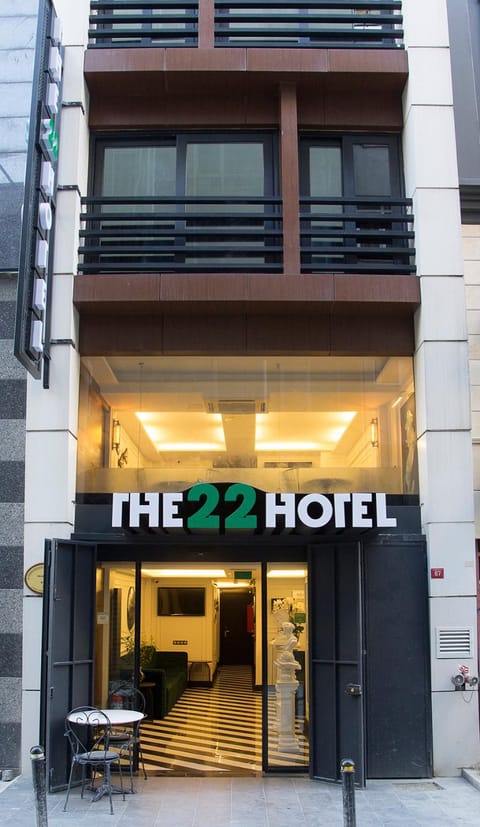 Facade/entrance