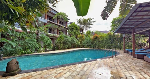 Property building, Garden, Pool view, Swimming pool
