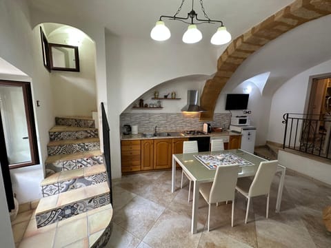 Kitchen or kitchenette, Living room, Dining area, minibar, pet friendly, stove